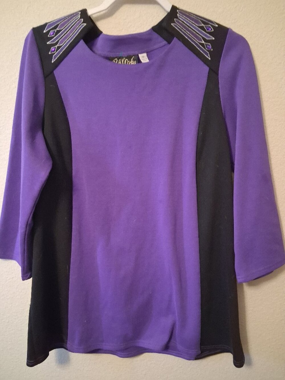 Med Bob Mackie top Women Purple Embroidered Wearable Art Colorblock glitter